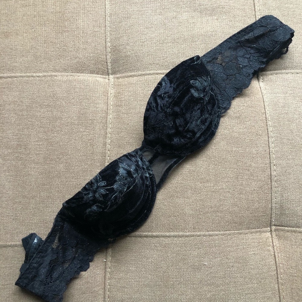 Black lace and velvet bra